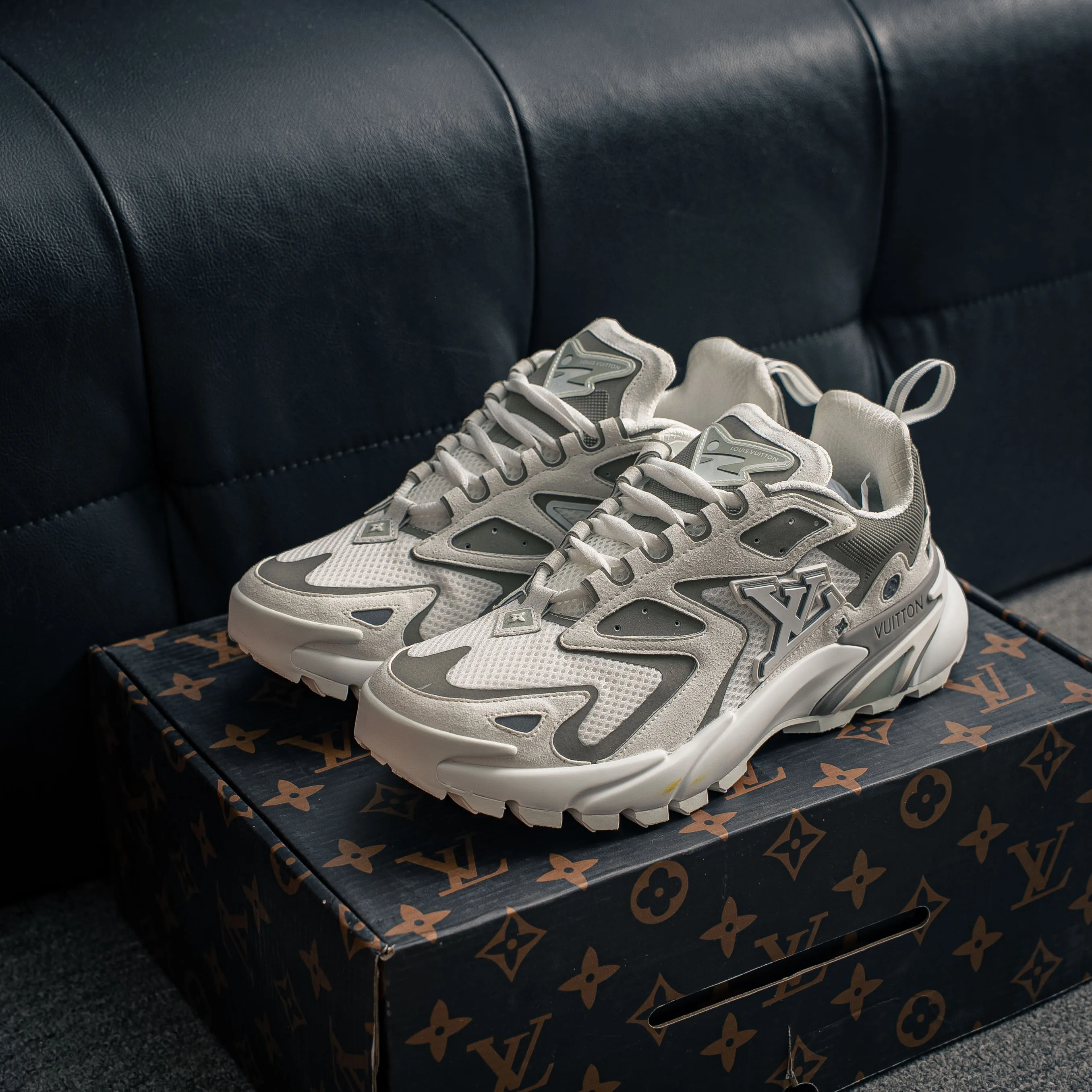 【YS 】 Premium LV Classic New Arrival Sneakers ✦ 1:1 ， ， ✦ Cowhide Leather Shoes ， LOGO ✦ + ，